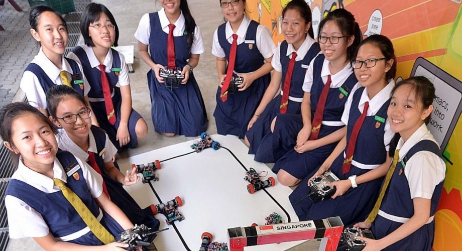 Ομάδα που αποτελείται μόνο από κορίτσια κέρδισε τον ετήσιο διαγωνισμό ρομποτικής στην Ινδονησία